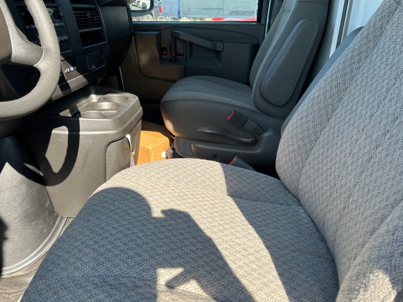 2025 GMC Savana Cutaway 3500 1WT