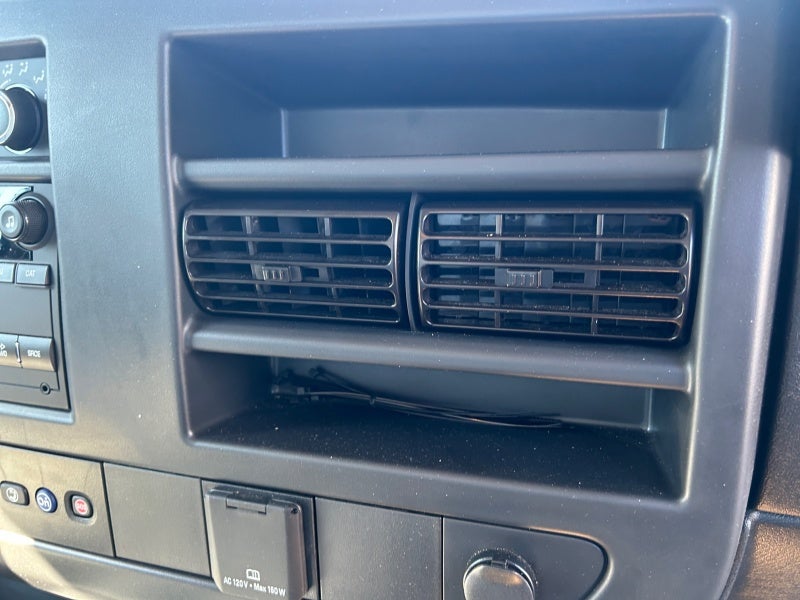 2025 GMC Savana Cutaway 3500 1WT