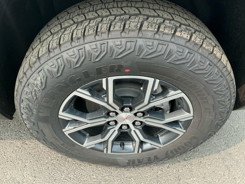 2025 GMC Acadia AT4