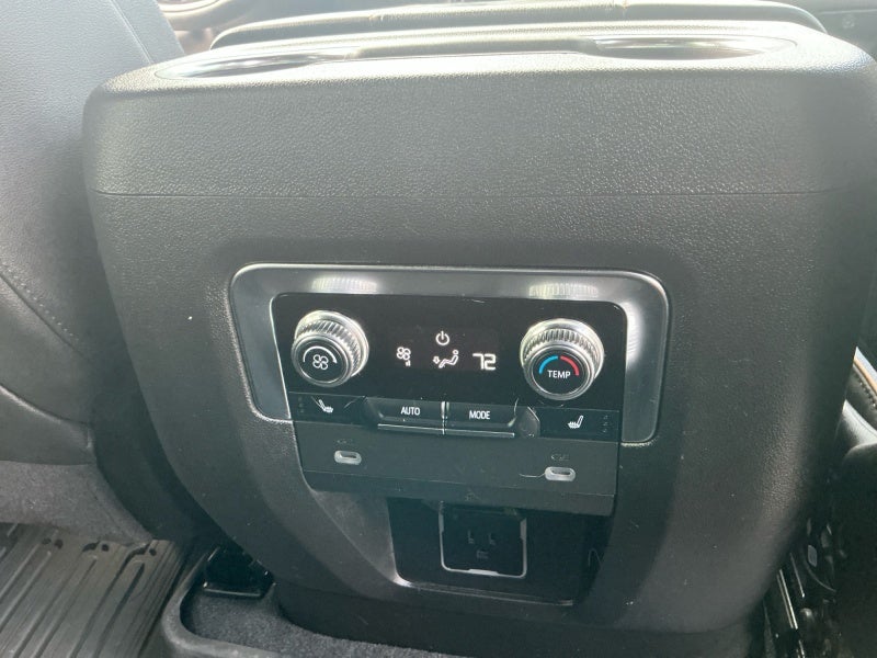 2023 GMC Yukon XL AT4