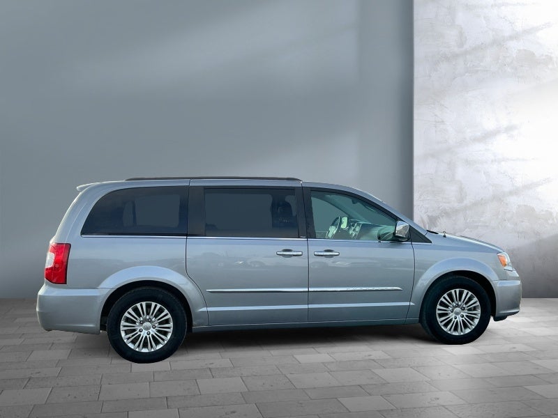 2013 Chrysler Town & Country Touring-L