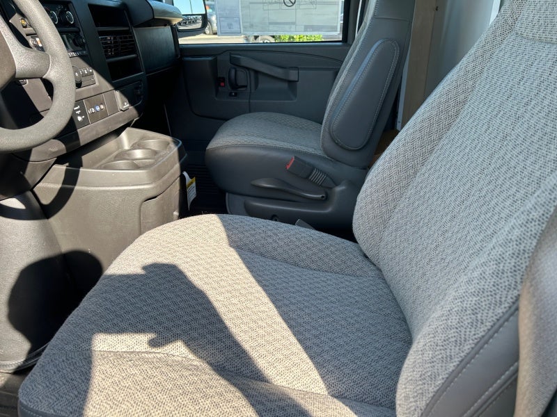 2025 GMC Savana Cutaway 3500 1WT