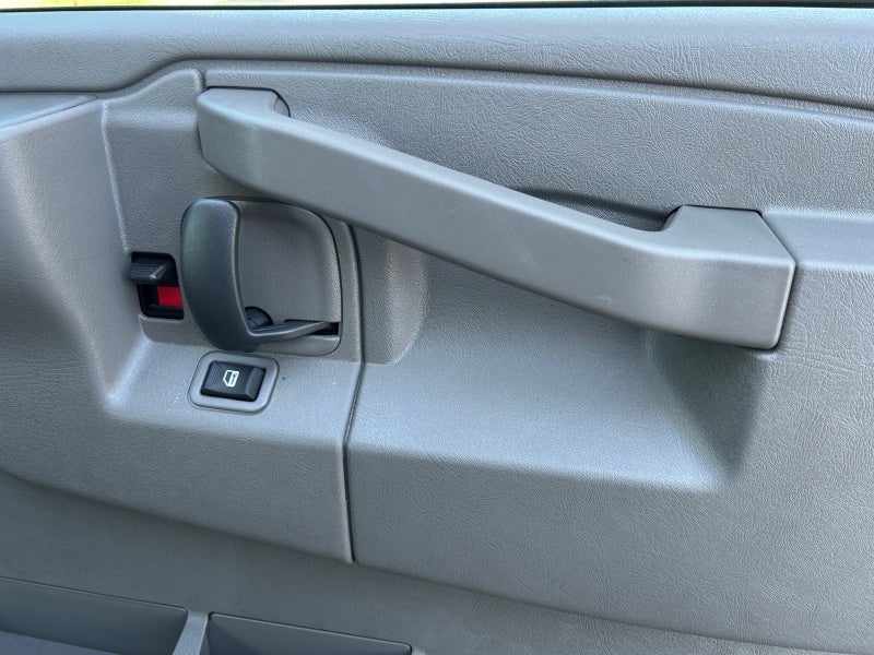 2025 GMC Savana Cutaway 3500 1WT