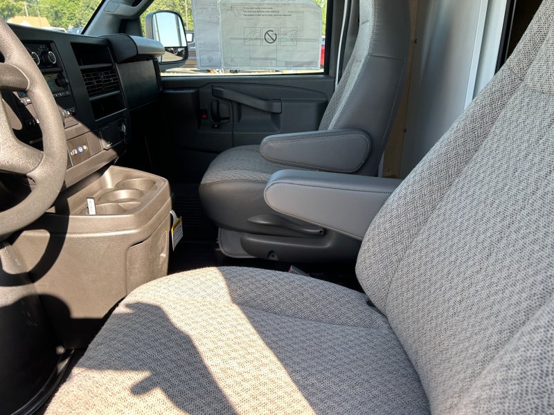 2025 GMC Savana Cutaway 3500 1WT