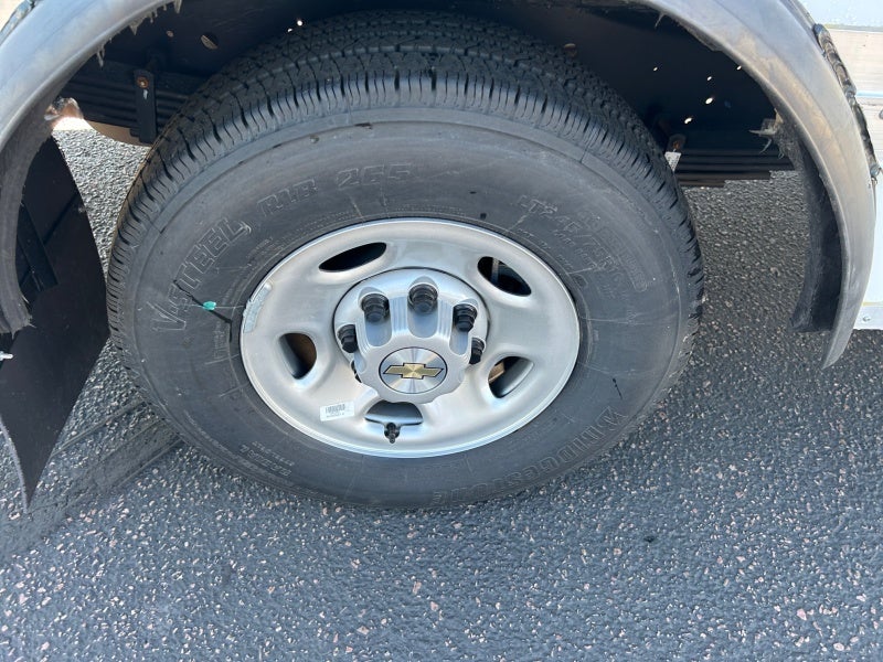 2025 GMC Savana Cutaway 3500 1WT