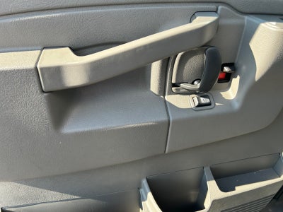 2025 GMC Savana Cutaway 3500 1WT