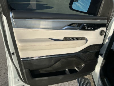2023 Jeep Grand Wagoneer BASE
