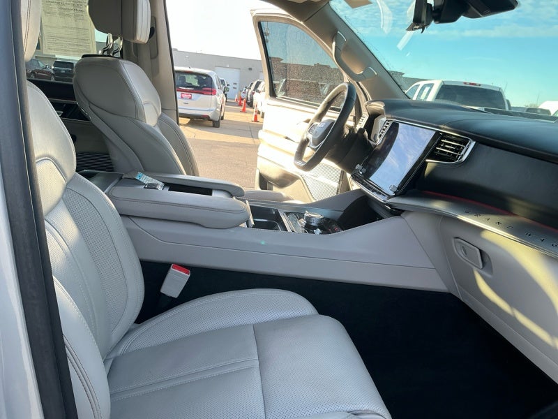 2023 Jeep Grand Wagoneer BASE