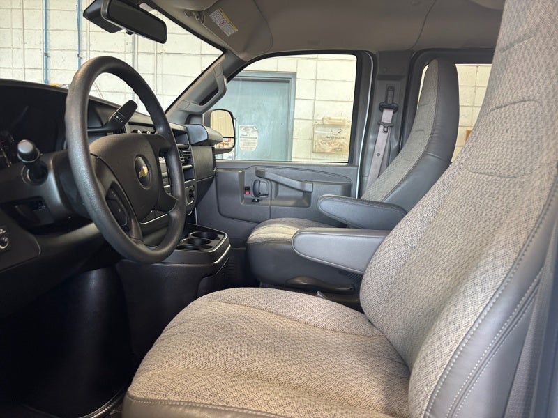 2024 Chevrolet Express Passenger 2500 1LT