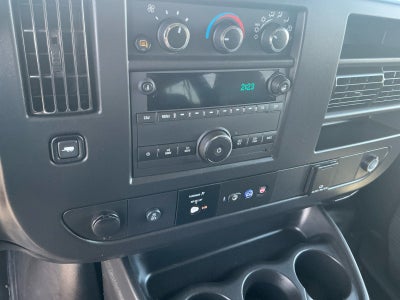 2025 Chevrolet Express Passenger 3500 1LS