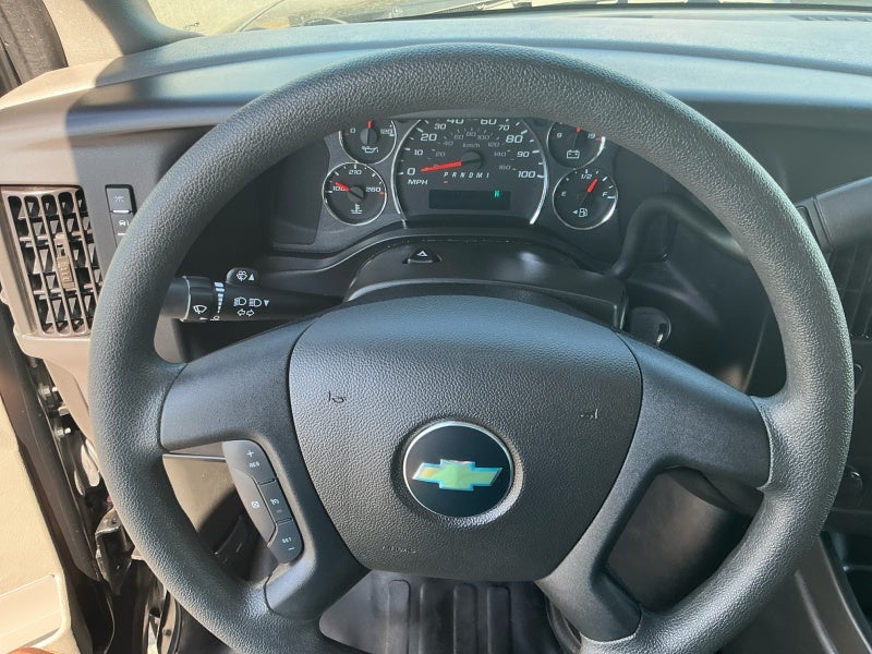 2025 Chevrolet Express Passenger 3500 1LS