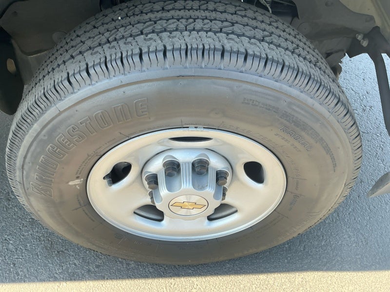 2025 Chevrolet Express Passenger 3500 1LS