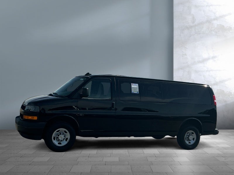 2025 Chevrolet Express Passenger 3500 1LS