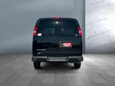 2025 Chevrolet Express Passenger 3500 1LS