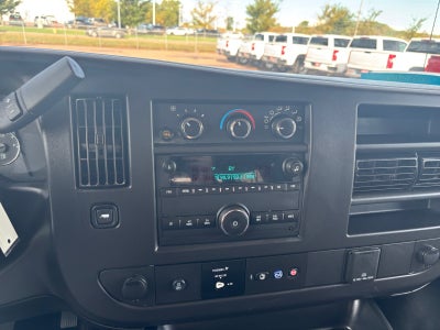 2025 Chevrolet Express Passenger 3500 1LS