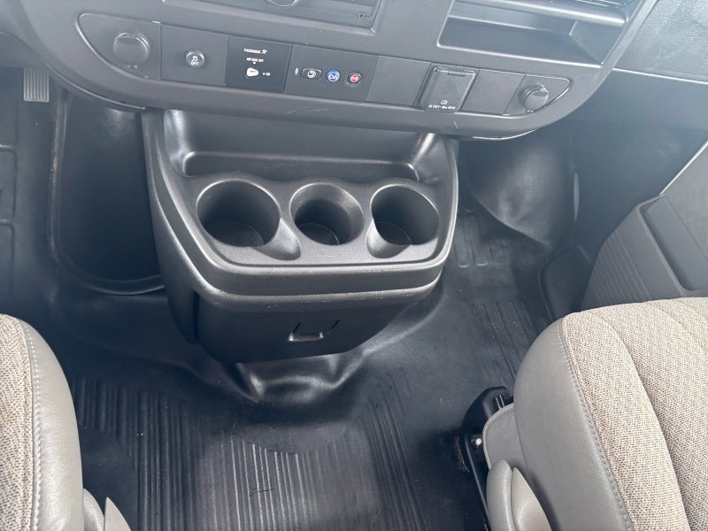 2025 Chevrolet Express Passenger 3500 1LS
