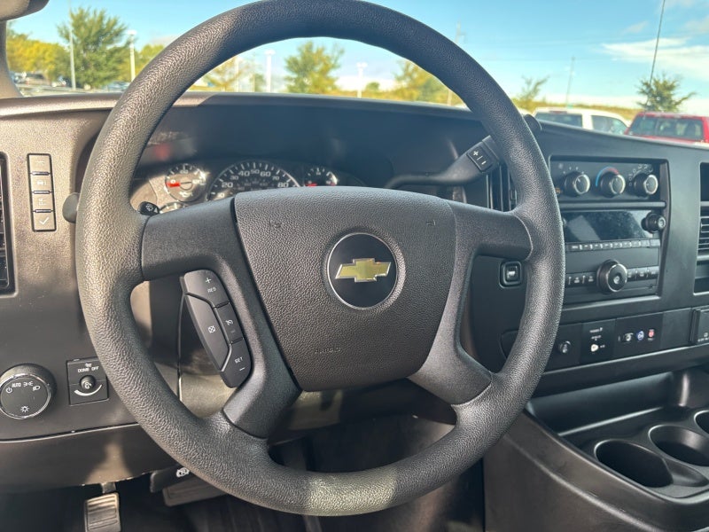 2025 Chevrolet Express Passenger 3500 1LS
