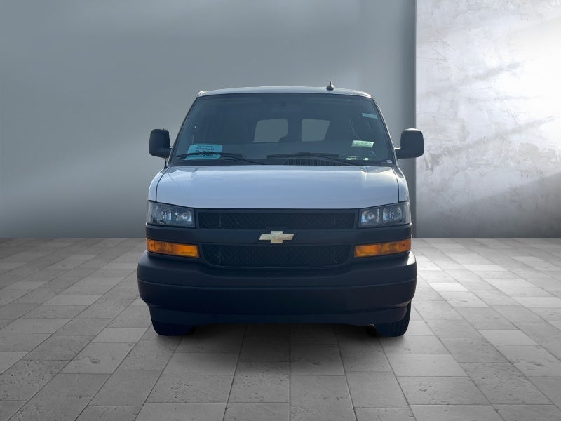 2025 Chevrolet Express Passenger 3500 1LS