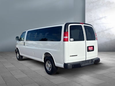 2025 Chevrolet Express Passenger 3500 1LS