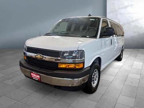 2025 Chevrolet Express Passenger 3500 1LT