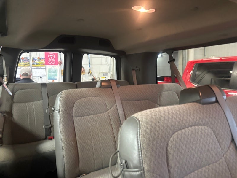 2025 Chevrolet Express Passenger 3500 1LT