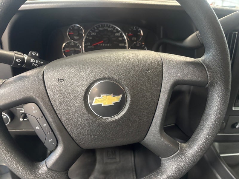 2025 Chevrolet Express Passenger 3500 1LT