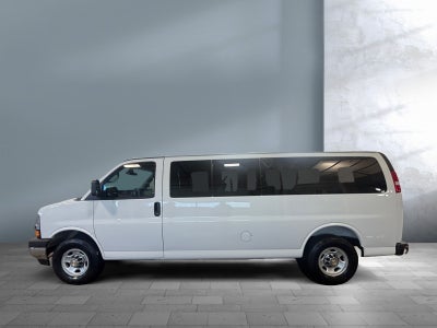 2025 Chevrolet Express Passenger 3500 1LT