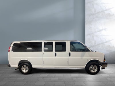 2025 Chevrolet Express Passenger 3500 1LT