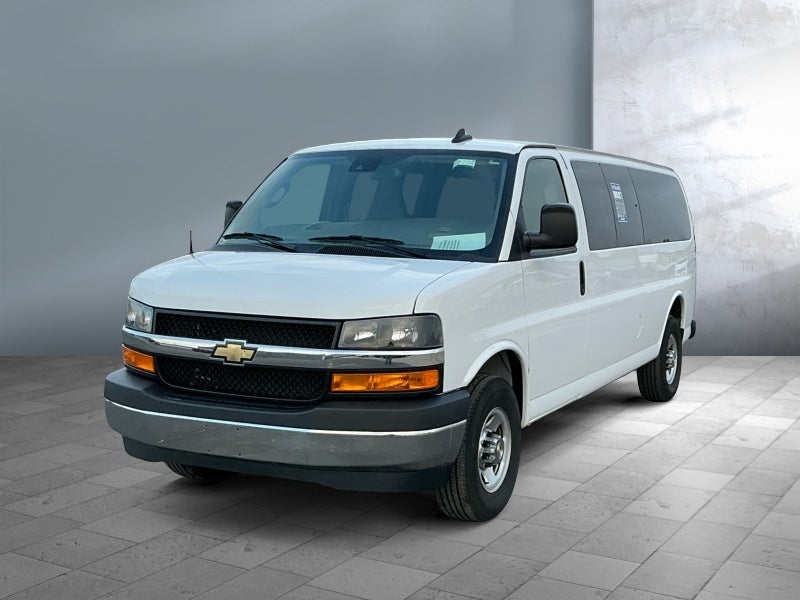 2024 Chevrolet Express Passenger 3500 1LT