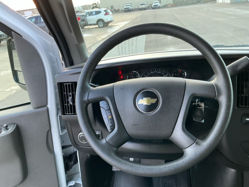 2024 Chevrolet Express Passenger 3500 1LT
