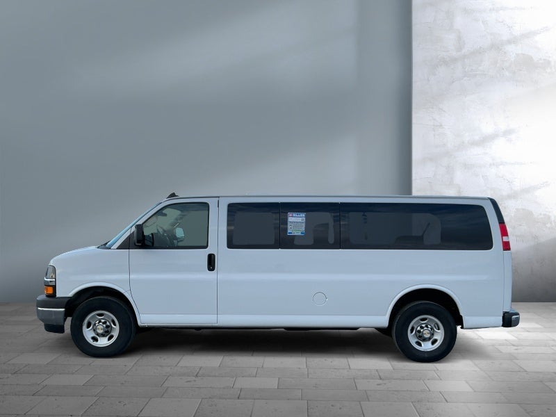 2024 Chevrolet Express Passenger 3500 1LT