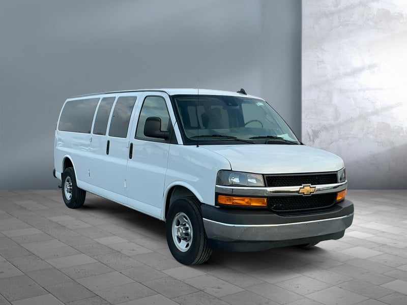 2024 Chevrolet Express Passenger 3500 1LT