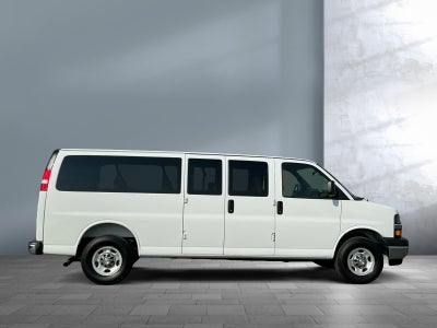 2025 Chevrolet Express Passenger 3500 1LT