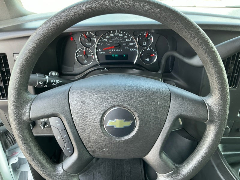 2025 Chevrolet Express Passenger 3500 1LT