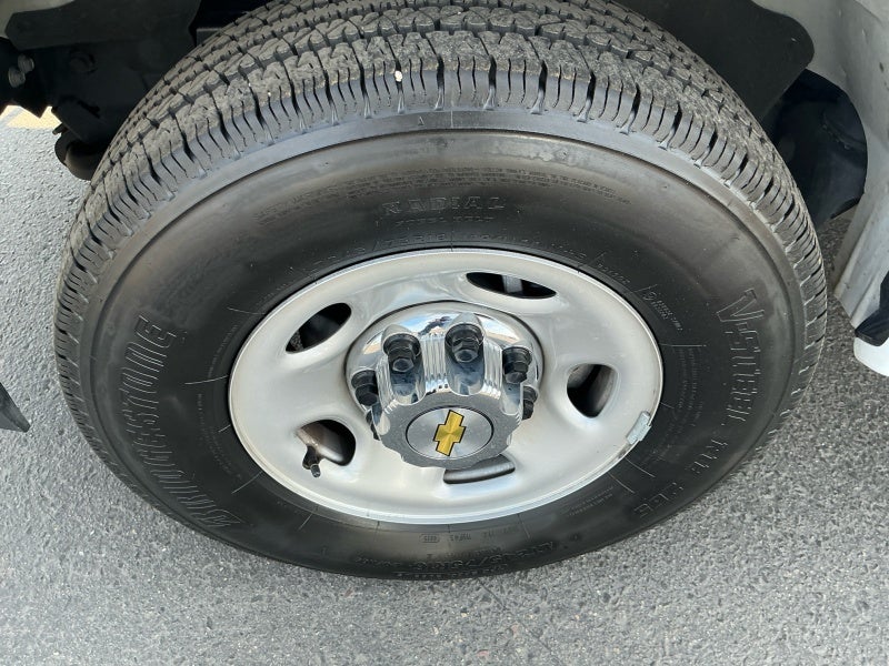 2025 Chevrolet Express Passenger 3500 1LT