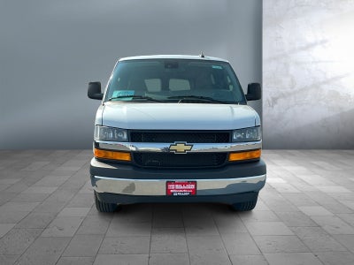 2025 Chevrolet Express Passenger 3500 1LT