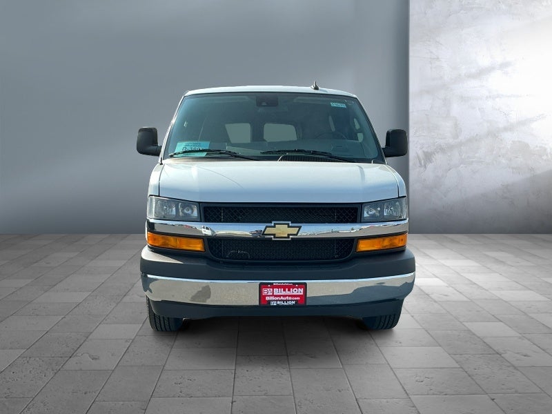 2025 Chevrolet Express Passenger 3500 1LT