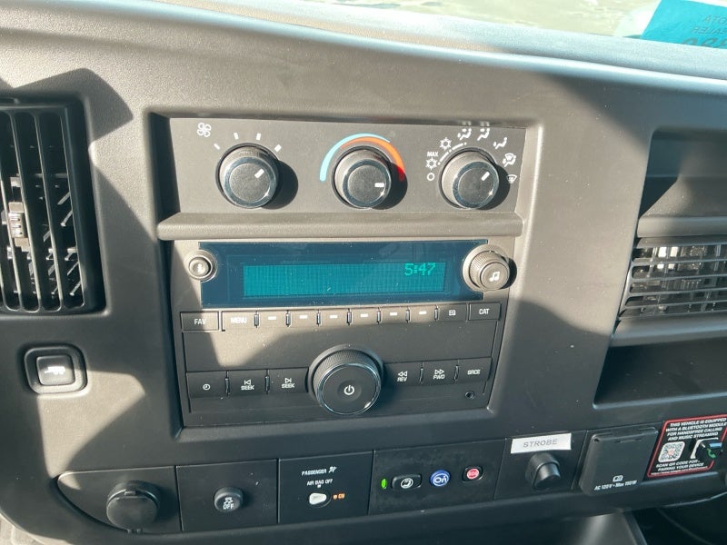 2025 Chevrolet Express Cutaway 3500 1WT