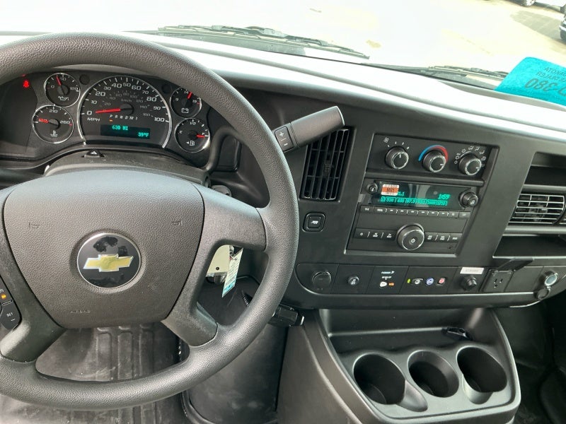 2025 Chevrolet Express Cutaway 3500 1WT