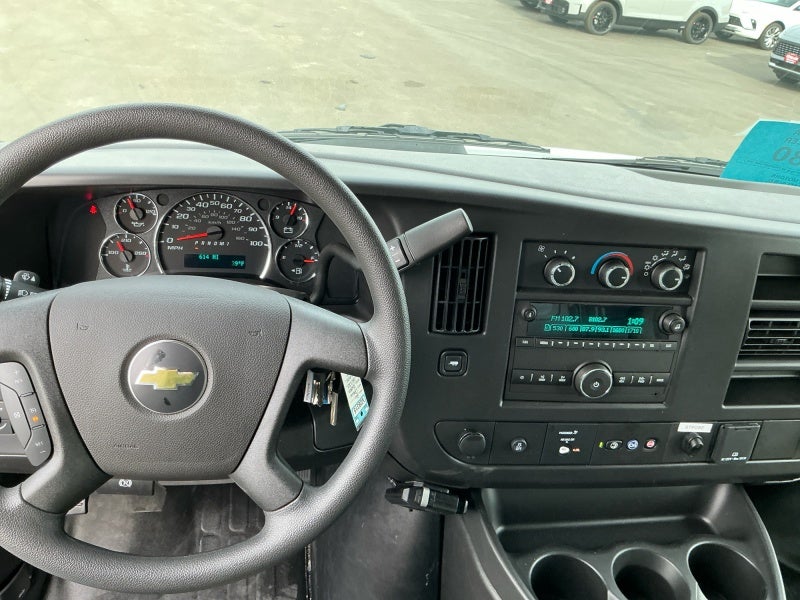 2025 Chevrolet Express Cutaway 3500 1WT