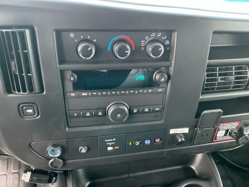 2025 Chevrolet Express Cutaway 3500 1WT