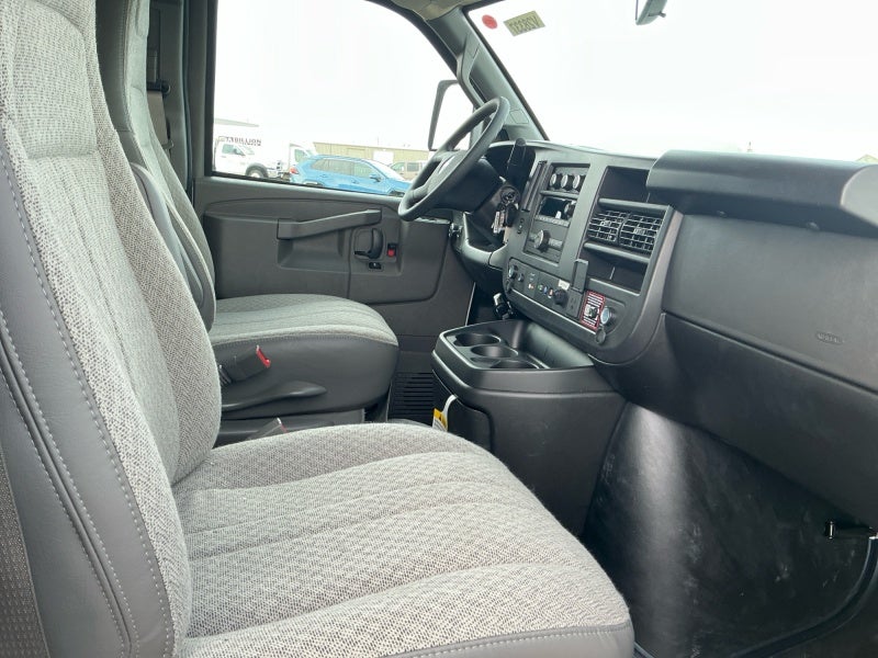 2025 Chevrolet Express Cutaway 3500 1WT