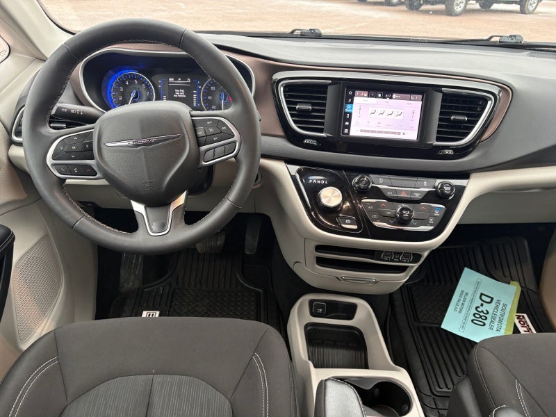 2024 Chrysler Voyager LX