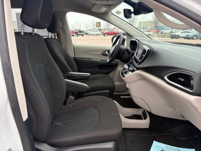 2024 Chrysler Voyager LX