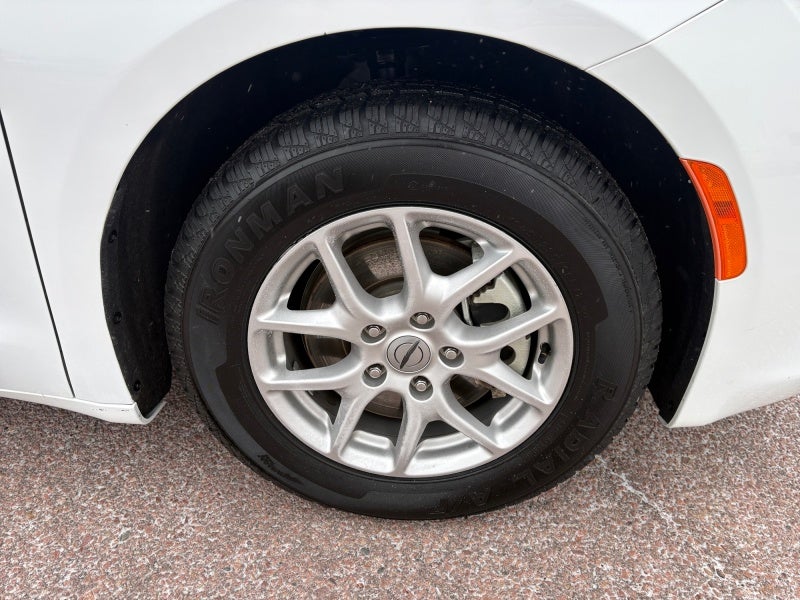 2024 Chrysler Voyager LX