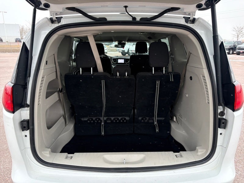 2024 Chrysler Voyager LX