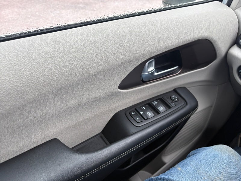 2024 Chrysler Voyager LX