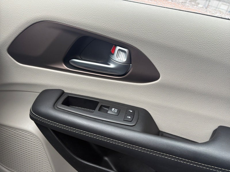 2024 Chrysler Voyager LX