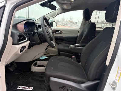 2024 Chrysler Voyager LX