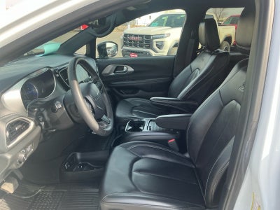 2024 Chrysler Pacifica Hybrid S Appearance Pkg